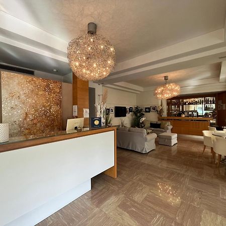 Hotel Mon Pays Riccione Exteriör bild