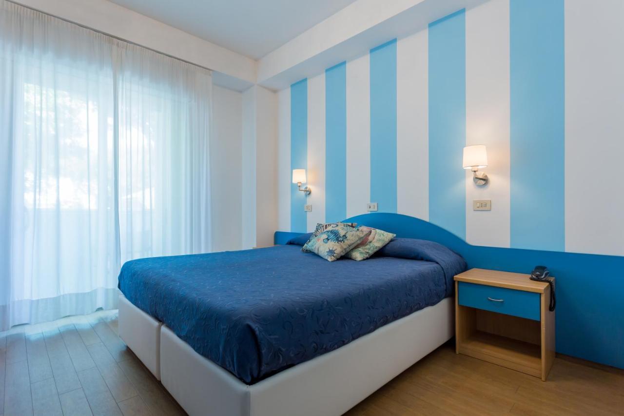 Hotel Mon Pays Riccione Exteriör bild