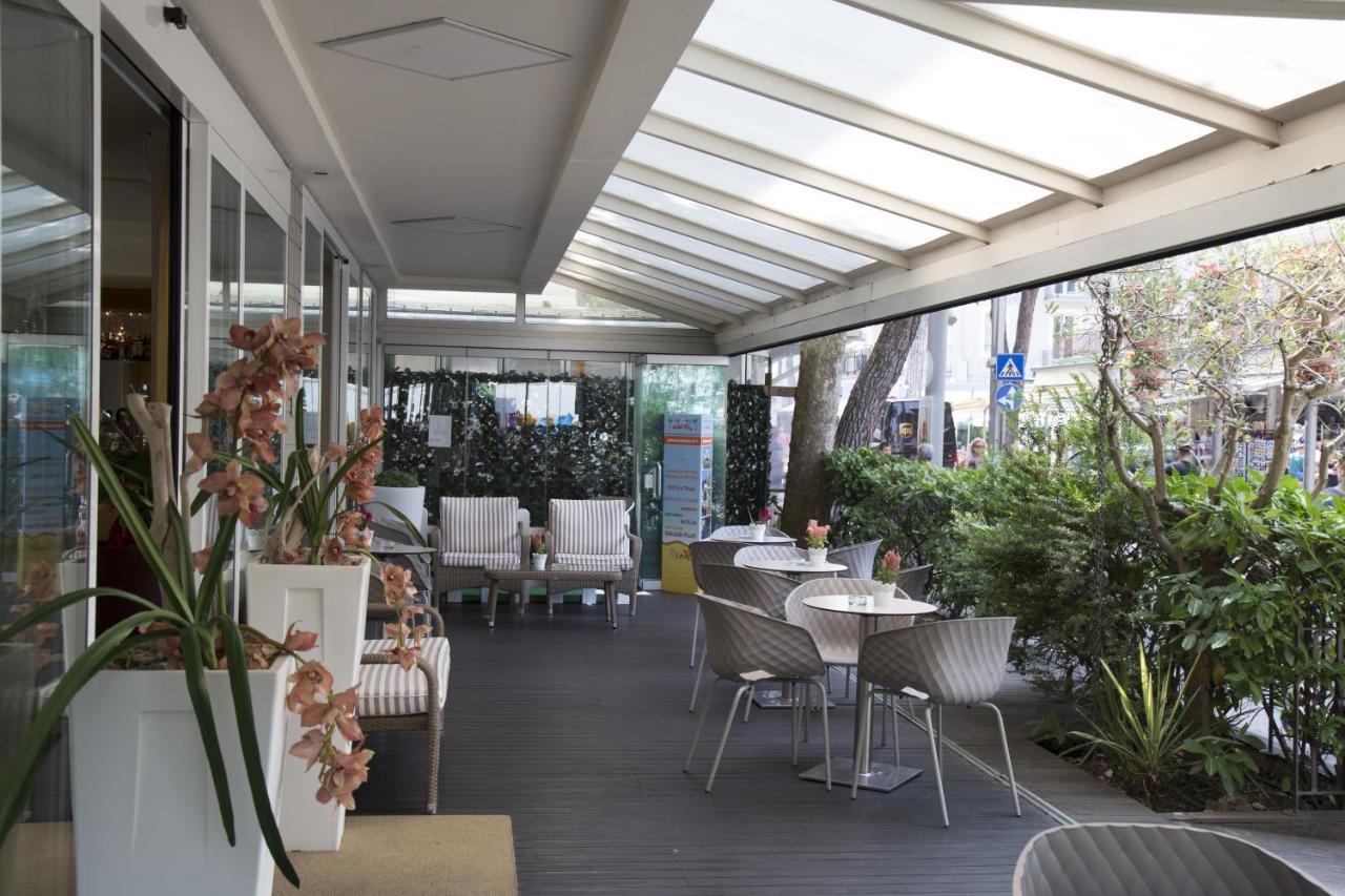 Hotel Mon Pays Riccione Exteriör bild