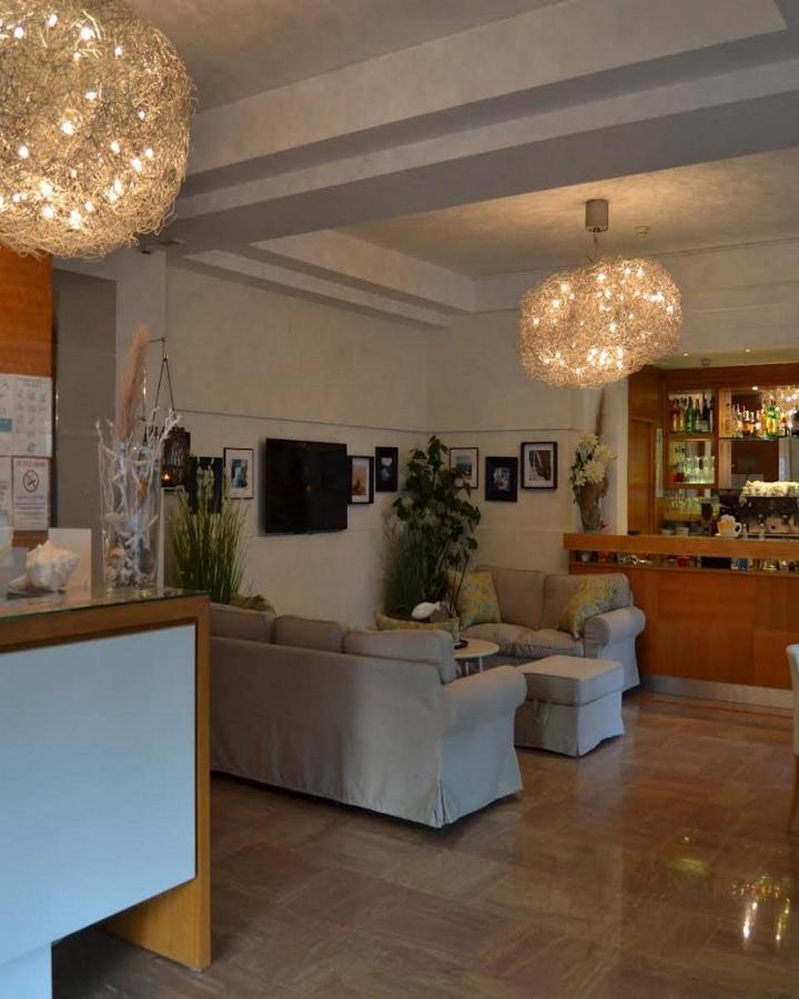 Hotel Mon Pays Riccione Exteriör bild