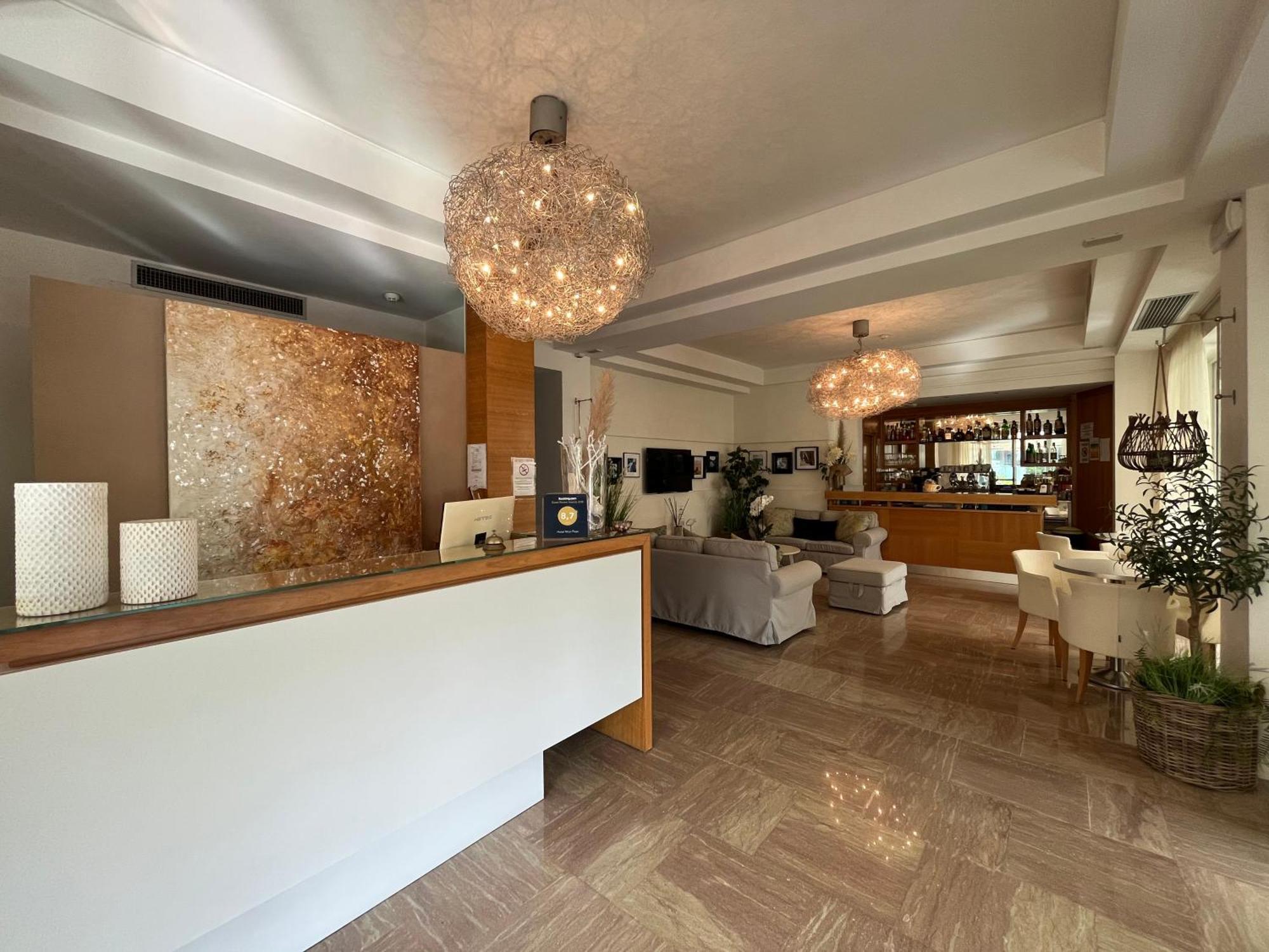 Hotel Mon Pays Riccione Exteriör bild