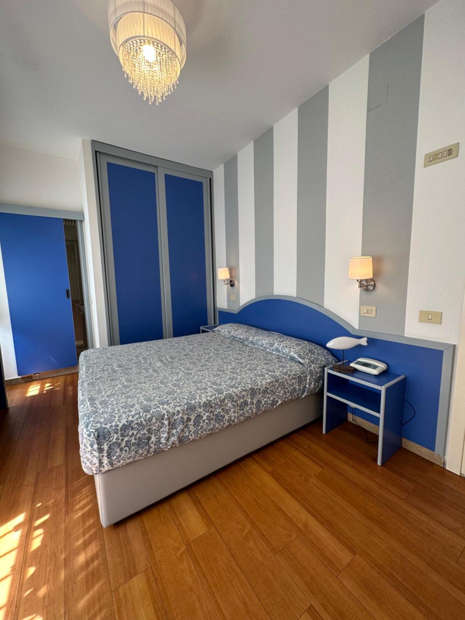 Hotel Mon Pays Riccione Exteriör bild