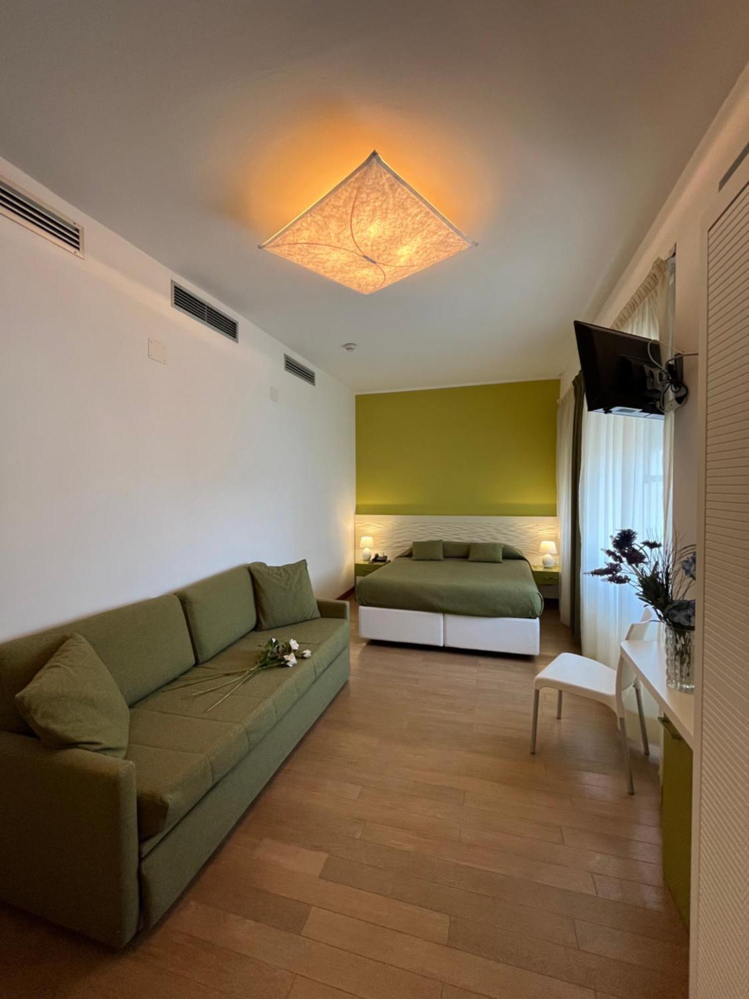 Hotel Mon Pays Riccione Exteriör bild