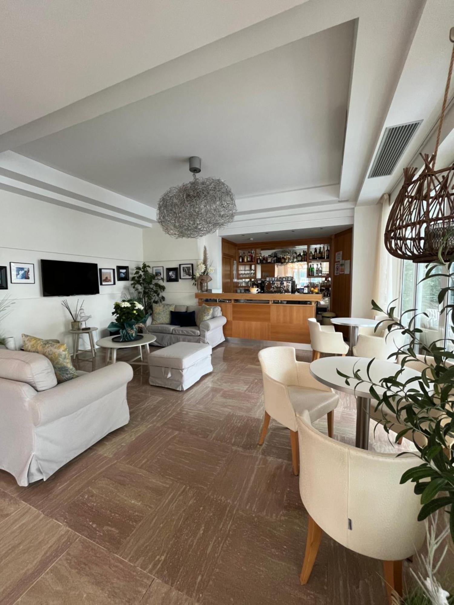 Hotel Mon Pays Riccione Exteriör bild