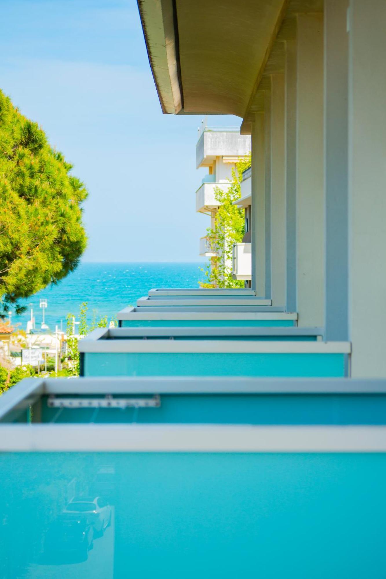 Hotel Mon Pays Riccione Exteriör bild