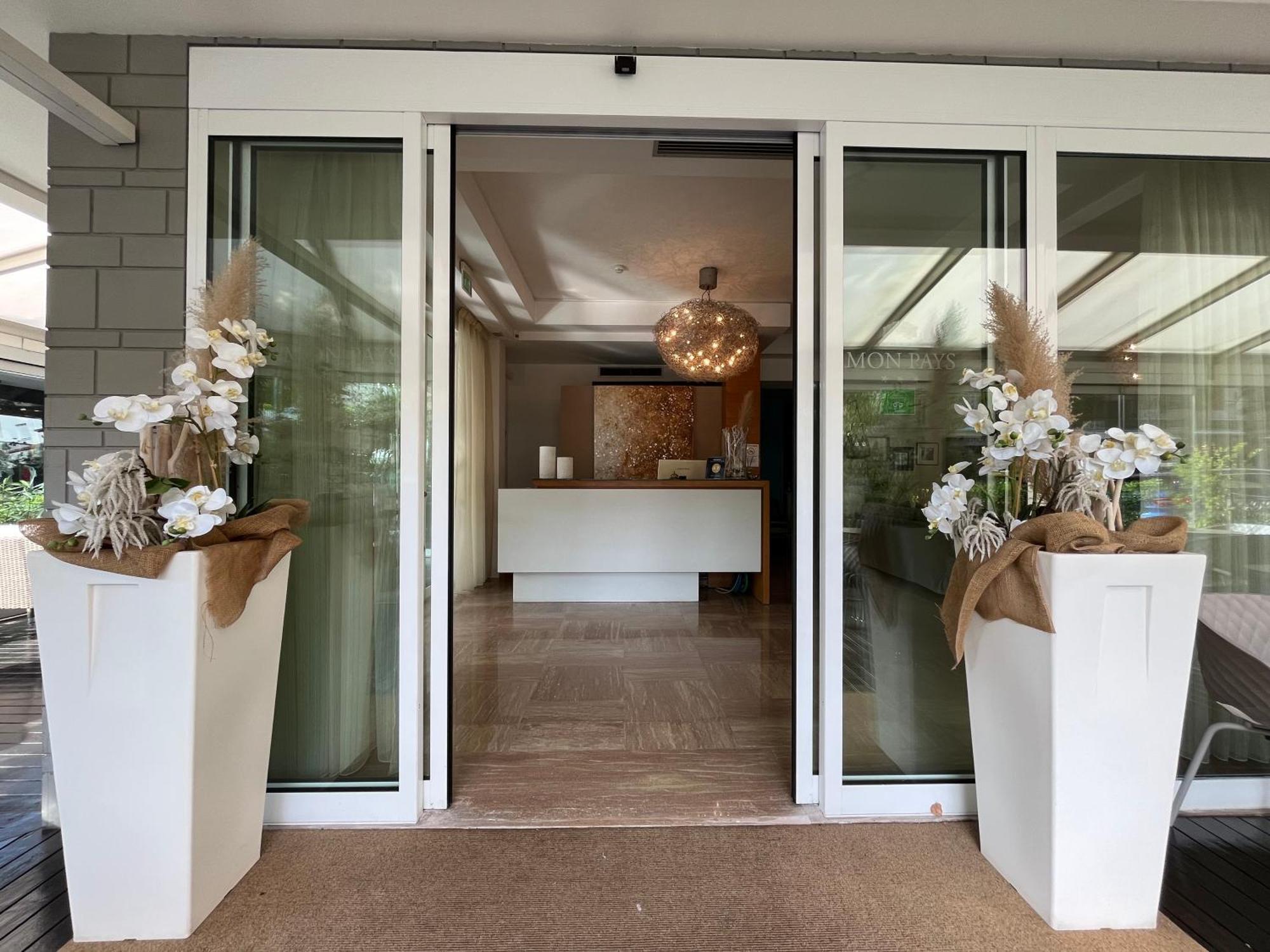 Hotel Mon Pays Riccione Exteriör bild