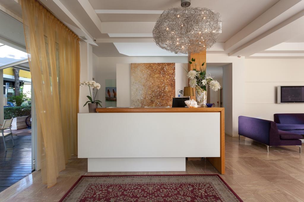 Hotel Mon Pays Riccione Exteriör bild