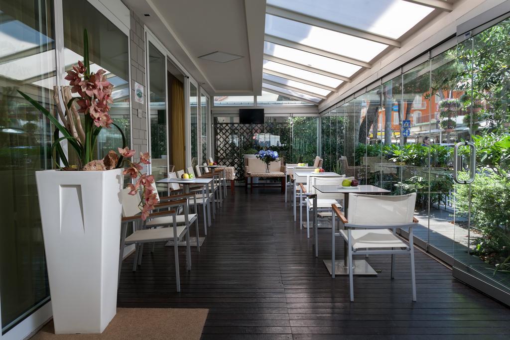 Hotel Mon Pays Riccione Exteriör bild