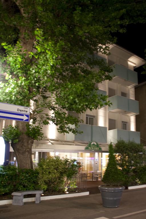 Hotel Mon Pays Riccione Exteriör bild