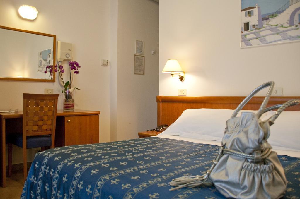Hotel Mon Pays Riccione Exteriör bild